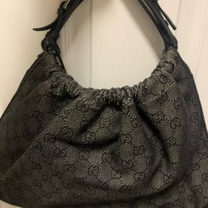 Gucci medium horsebit shoulder bag